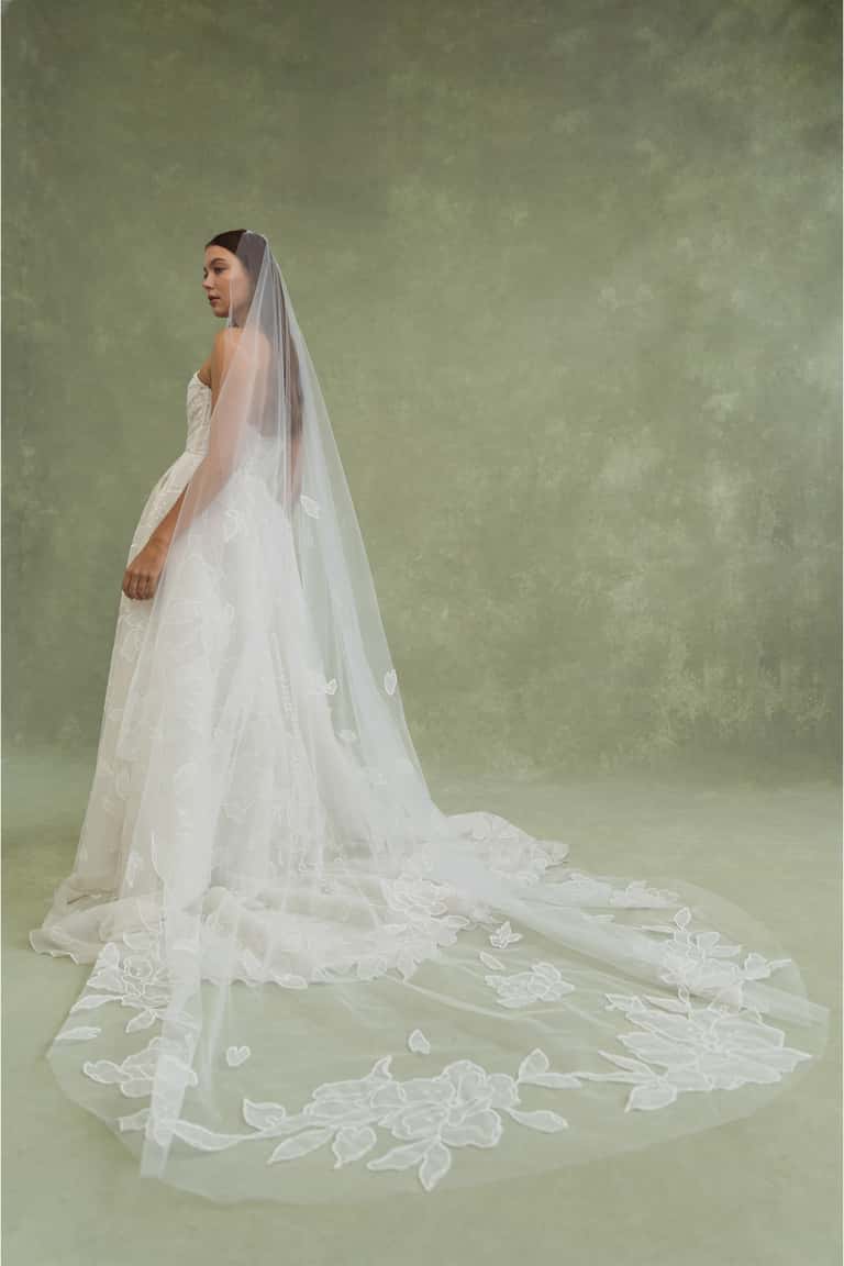 Lorelai Veil by Jenny Yoo